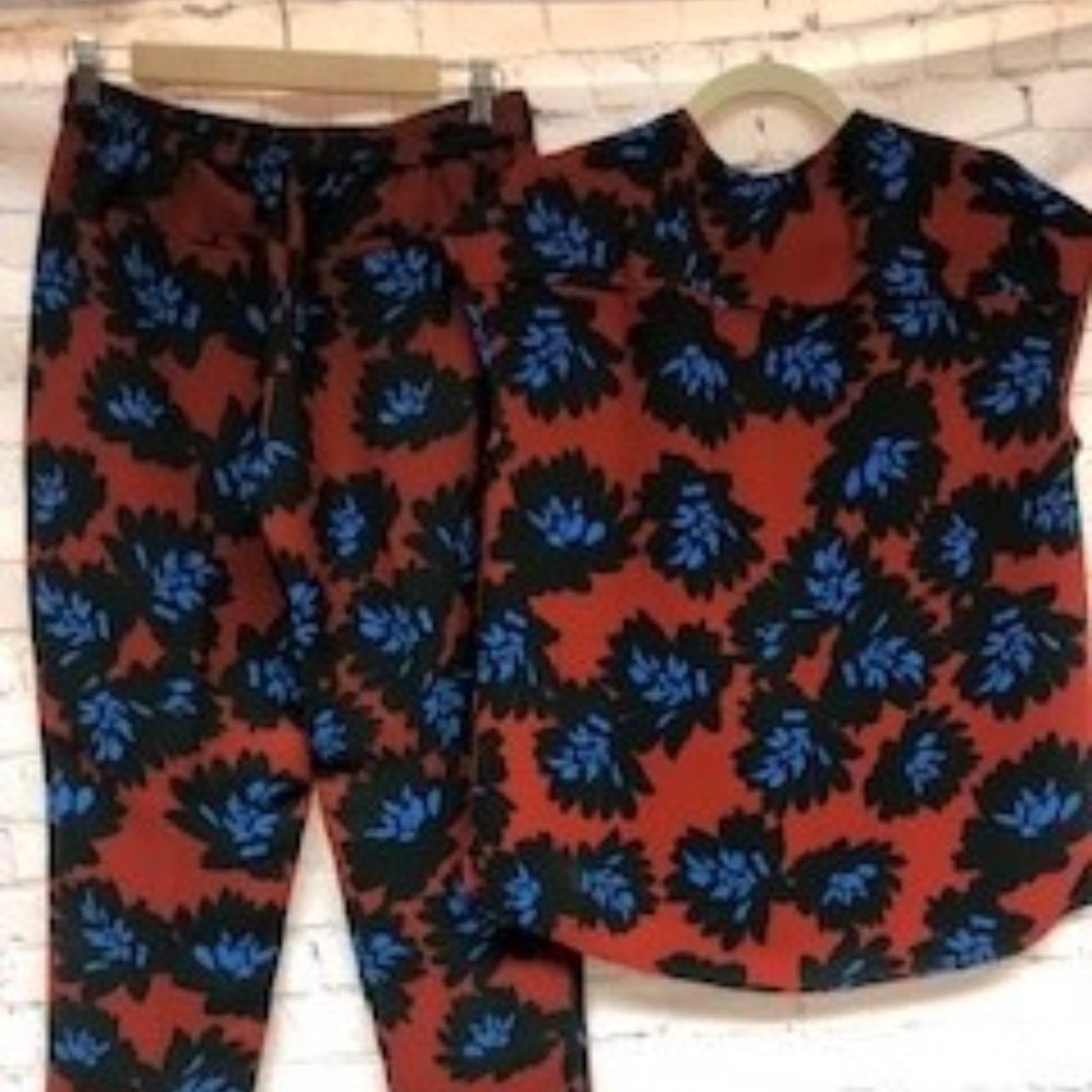Calvin Klein Two piece matching  floral suit